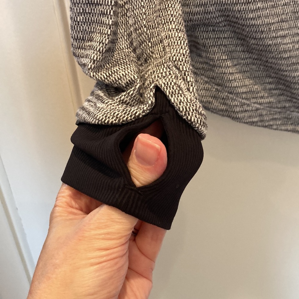 Lululemon 6 Pullover Light Jacket Black Gray - image 4